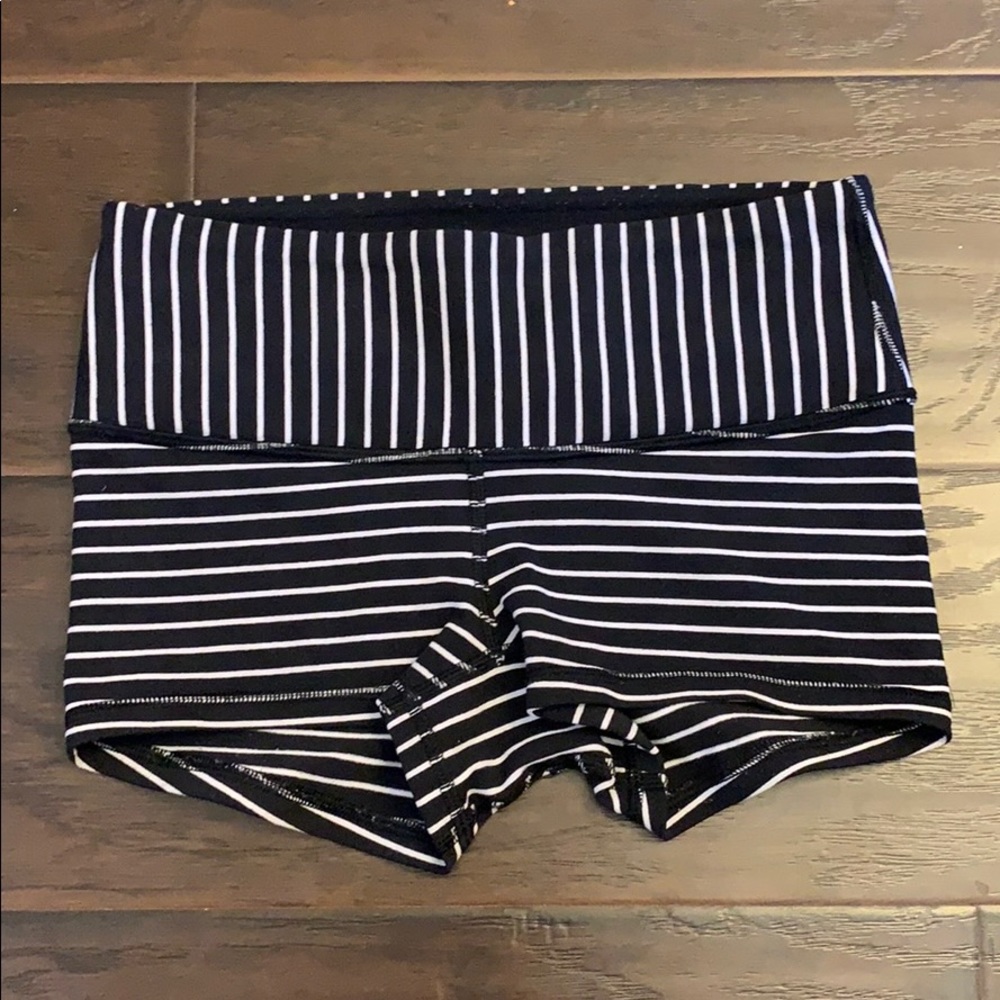 Lululemon booty shorts